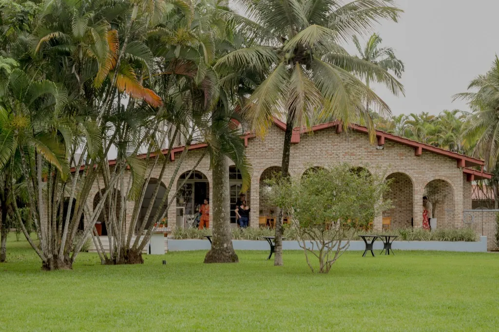 Fachada com Arcos de Tijolo