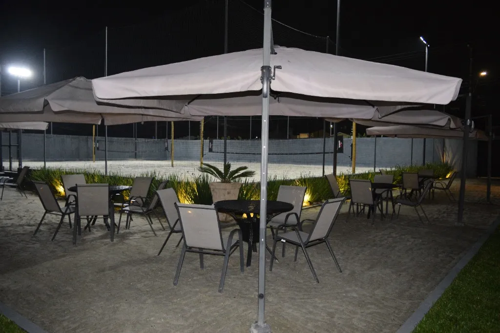 Quadra de Areia e Lazer